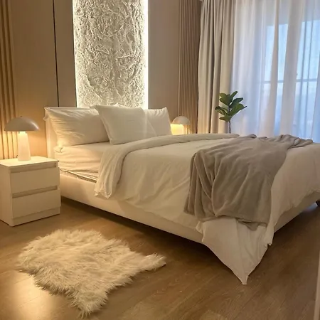 Regina's Sky Апартаменти