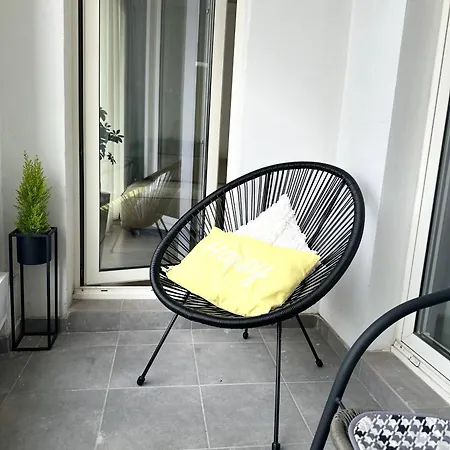 Regina's Sky Апартаменти