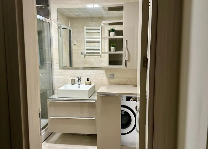 Regina's Sky Апартаменти Скоп'є